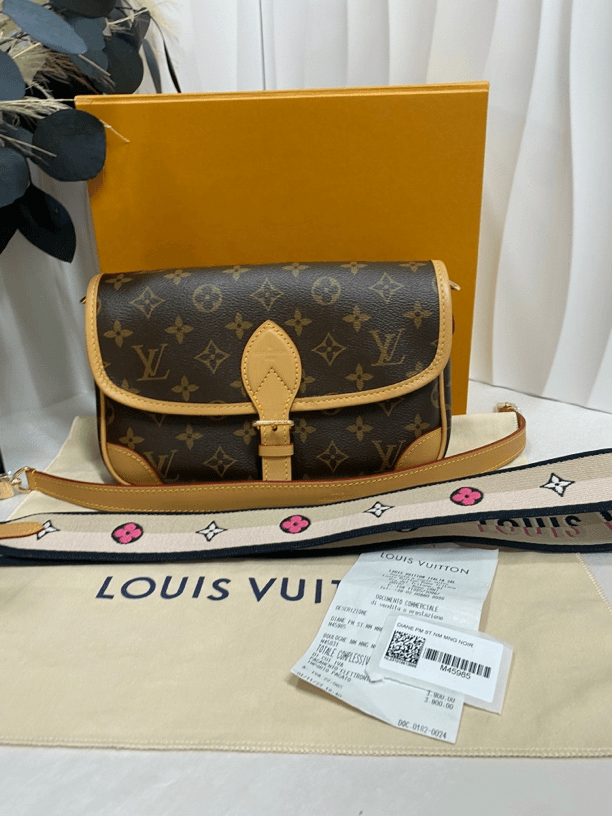 99新 LouisVuitton/路易威登 WL 米色肩带法棍公价18100