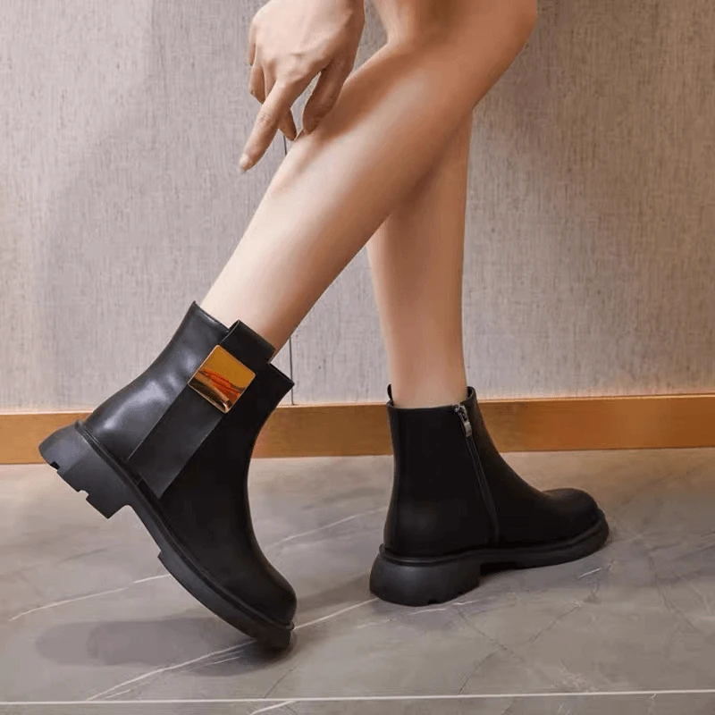 2025新款金属扣饰加绒素面百搭超轻全皮橡胶底时装靴701