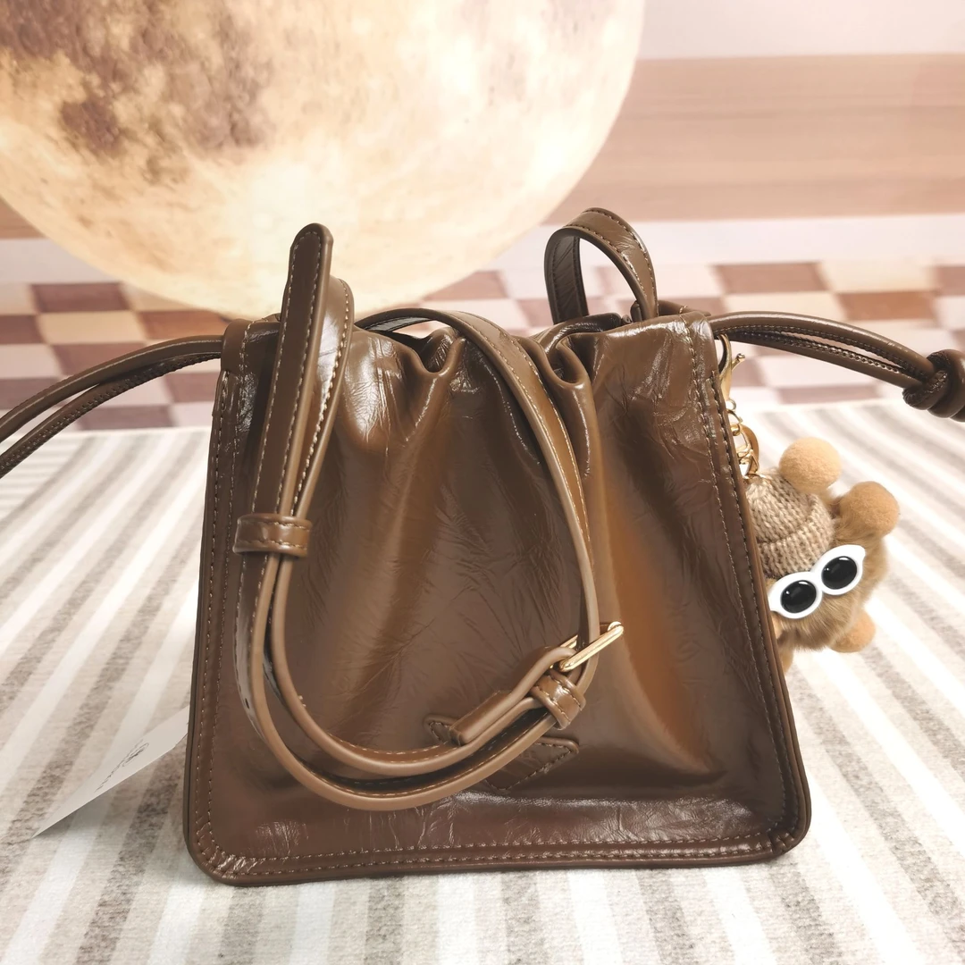 韩系时尚百搭小包包女新款褶皱云朵小方包2024小众斜挎包