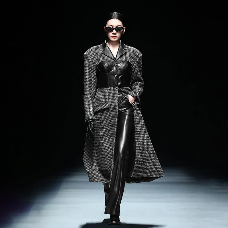 MAGGIE MA马婧设计师款款复古格纹英伦风皮质拼接长款外套382C