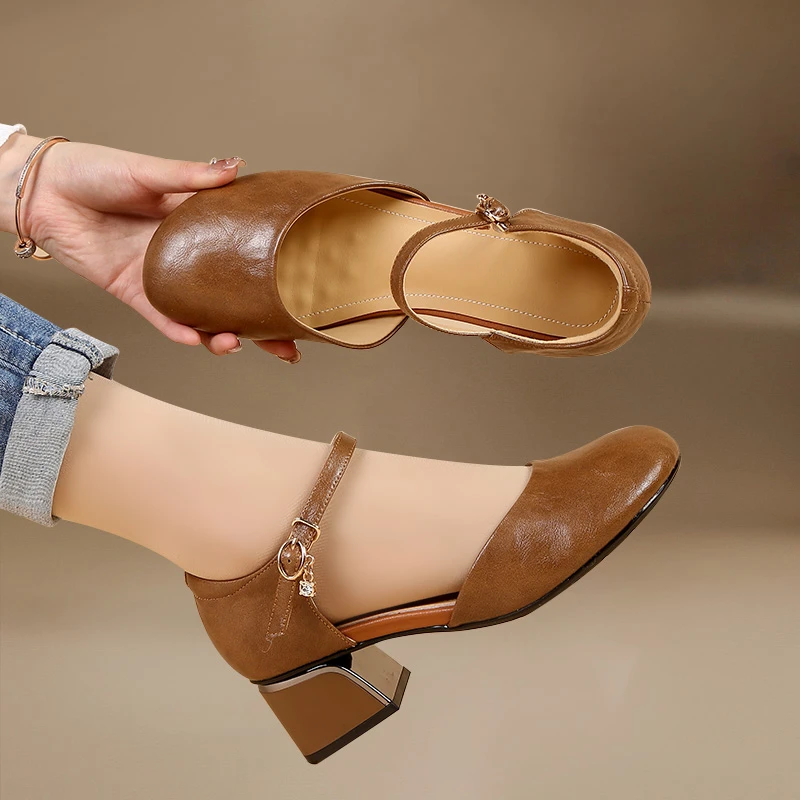 凉鞋女2025新款夏季真皮中跟百搭粗跟女式包头中老年妈妈鞋夏外穿