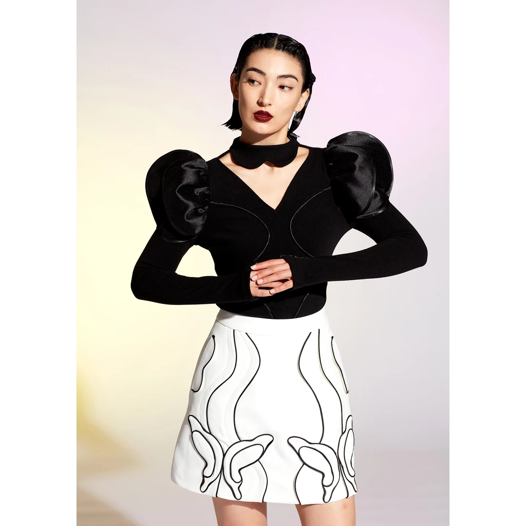 SUNGDOGIN黑色花苞袖镂空领显瘦修身针织连体衣