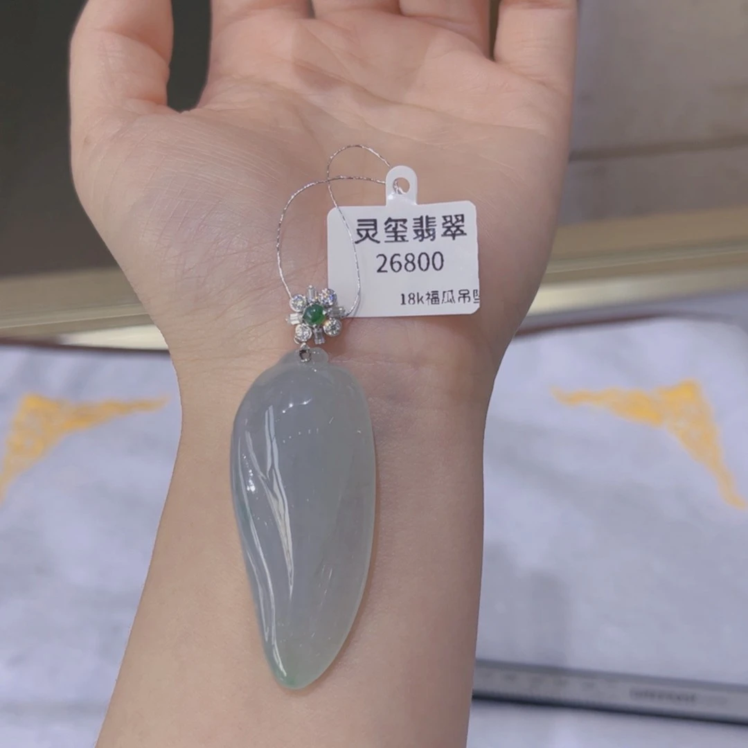 纯天然翡翠A货吊坠