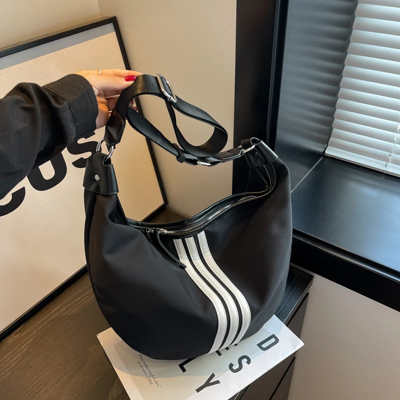 新款秋冬季休闲时尚百搭简约风运动风韩版大容量包包