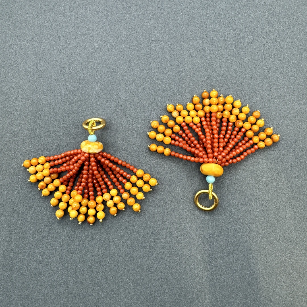 【润家原创】天然琥珀设计款孔雀开屏南红提溜挂件（多样性发货一件）