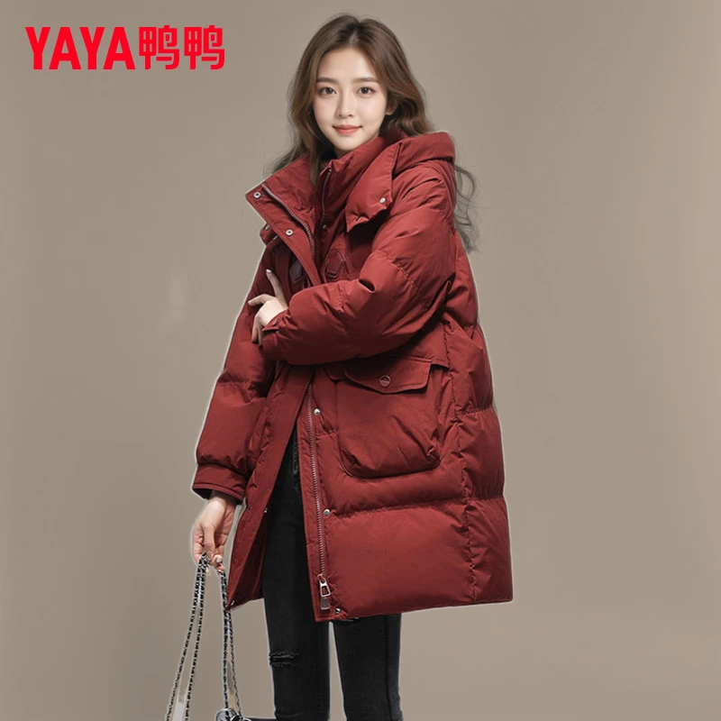 YAYA/鸭鸭红色中长款羽绒服女冬季2025新款韩版加厚保暖连帽外套