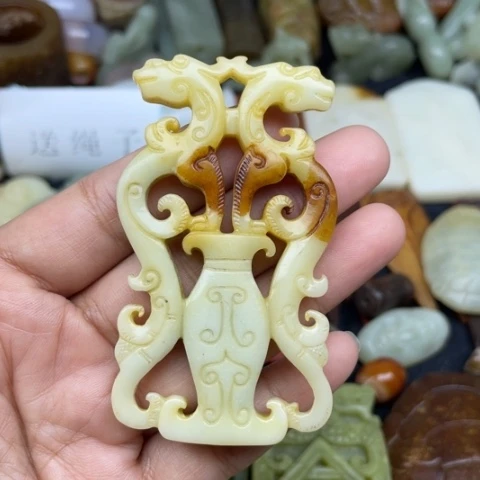 岫岩老玉（透闪石质玉）颈饰未镶嵌75