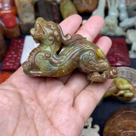 岫岩老玉（透闪石质玉）颈饰未镶嵌71