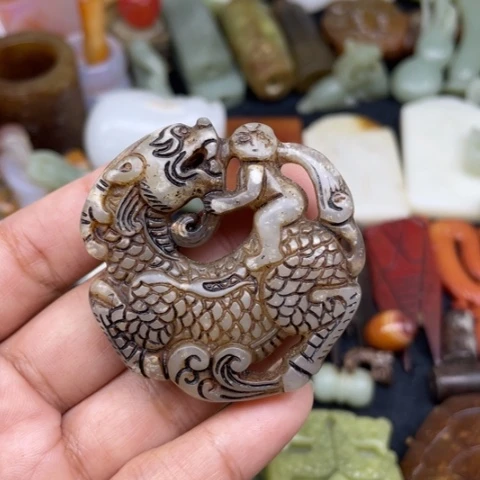岫岩老玉（透闪石质玉）颈饰未镶嵌46