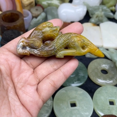 岫岩老玉（透闪石质玉）颈饰未镶嵌96