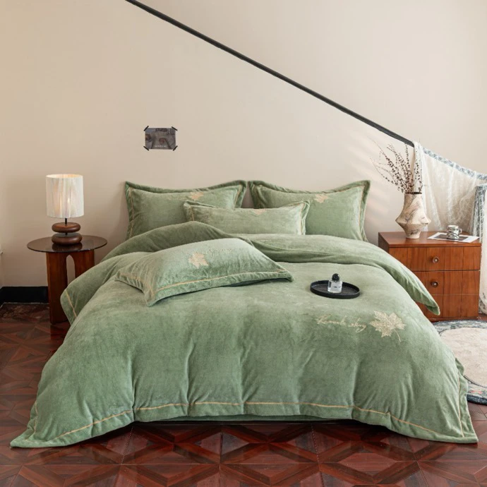 2024年全消光230g牛奶绒绣花四件套加厚保暖床上用品枫叶的思念