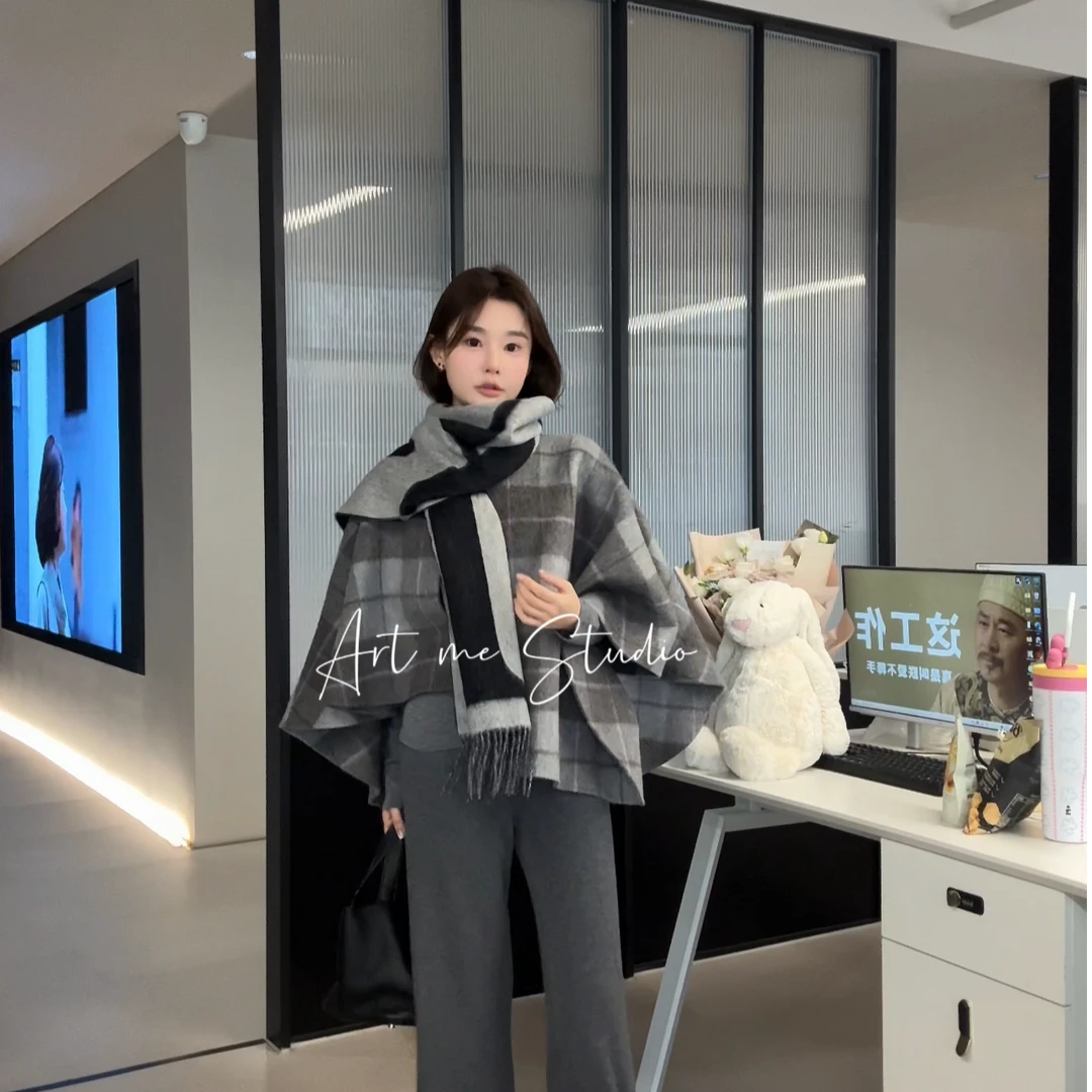 Artme瓜瓜呀【不规则格纹绵羊毛+洋陀毛斗篷大衣外套】w24158