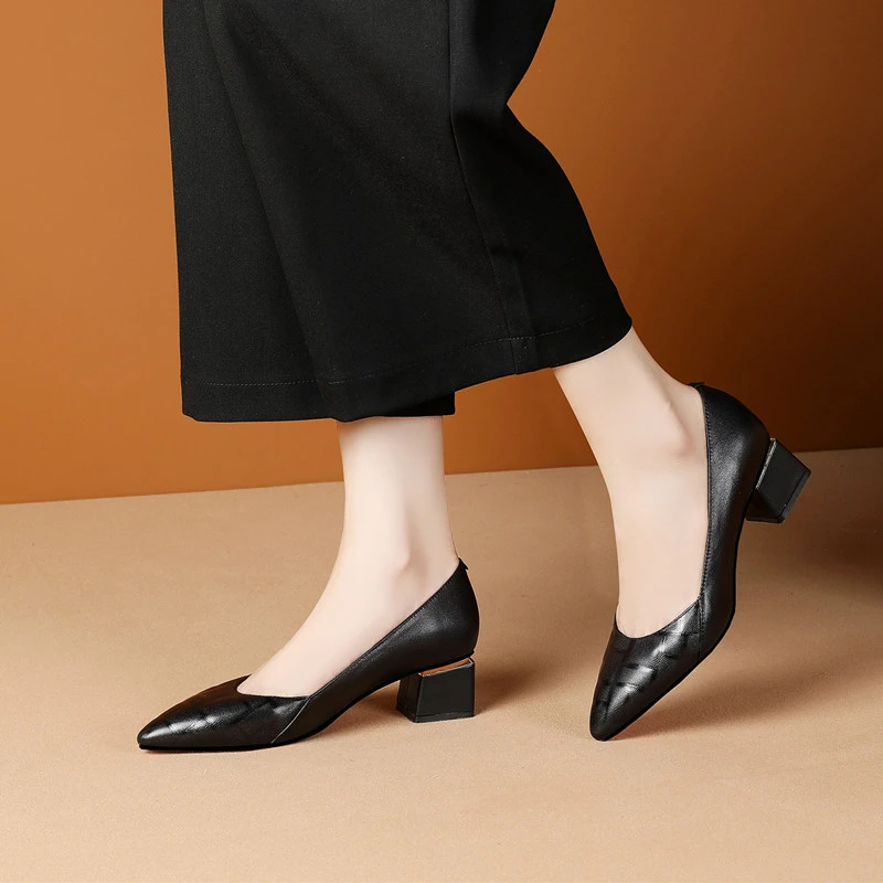 973-11尖头女鞋新款真皮鞋子浅口中跟单鞋女粗跟品牌断码折扣