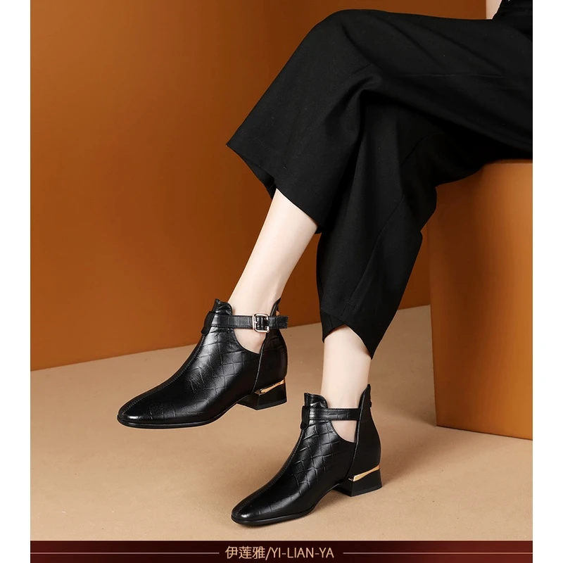 秋冬新款靴子女靴软羊皮单靴大码中跟短靴女鞋皮带扣及踝靴883-56