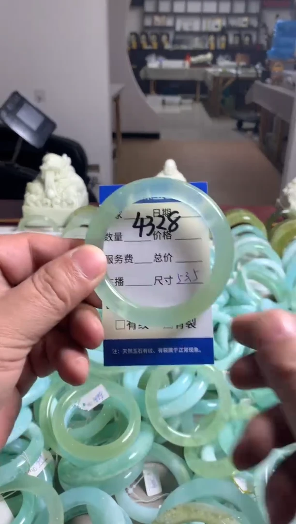 【闪购商品】蛇纹石玉手镯未镶嵌4328