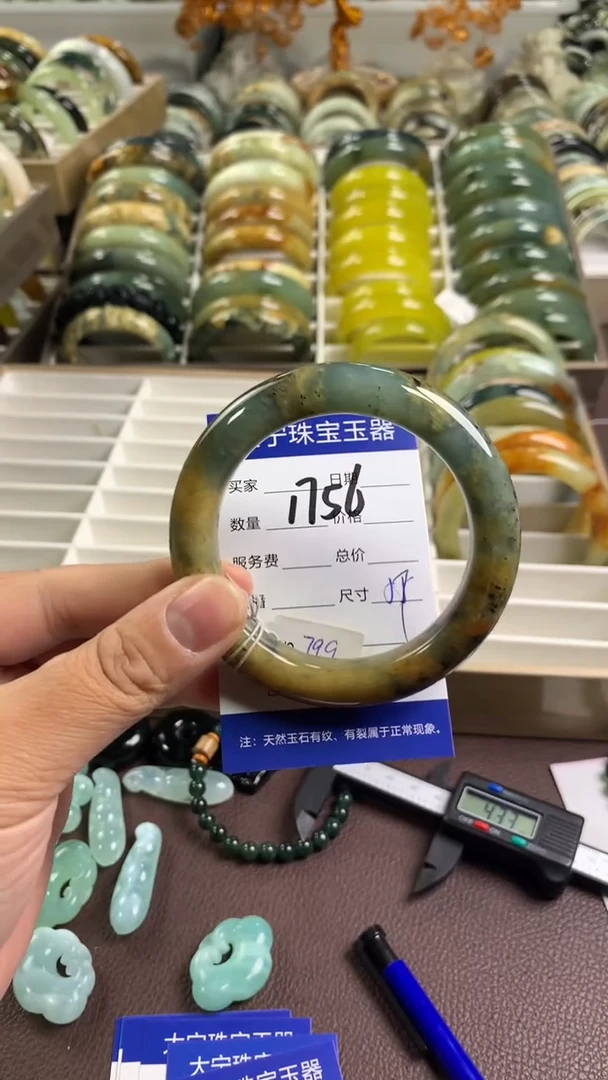 【闪购商品】蛇纹石玉手镯未镶嵌1756