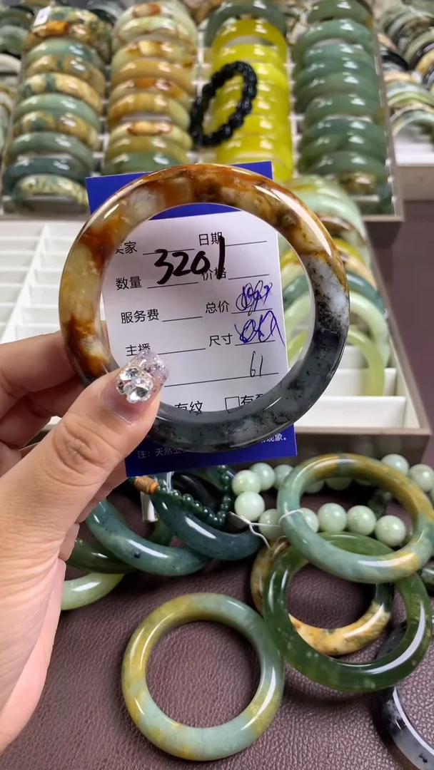 【闪购商品】蛇纹石玉手镯未镶嵌3201