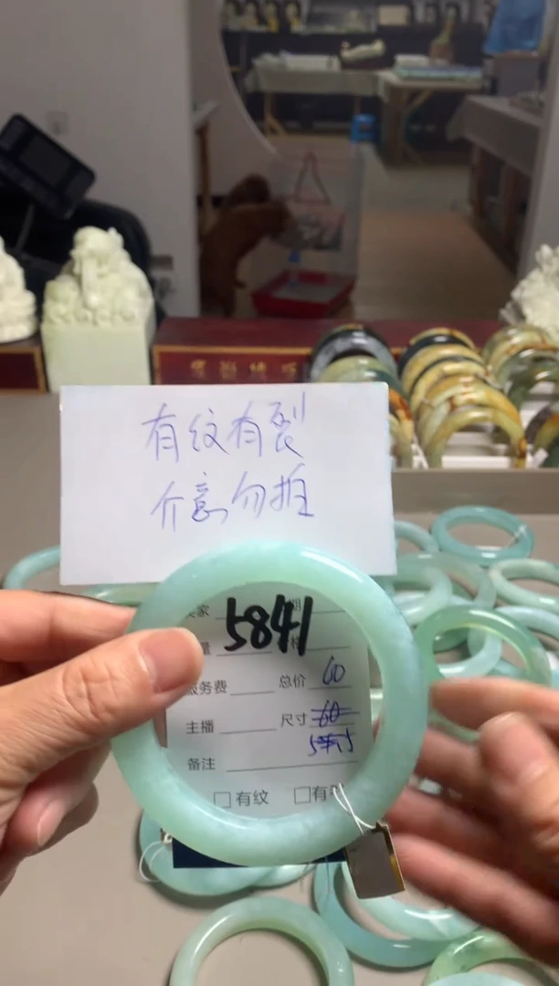 【闪购商品】蛇纹石玉手镯未镶嵌5841