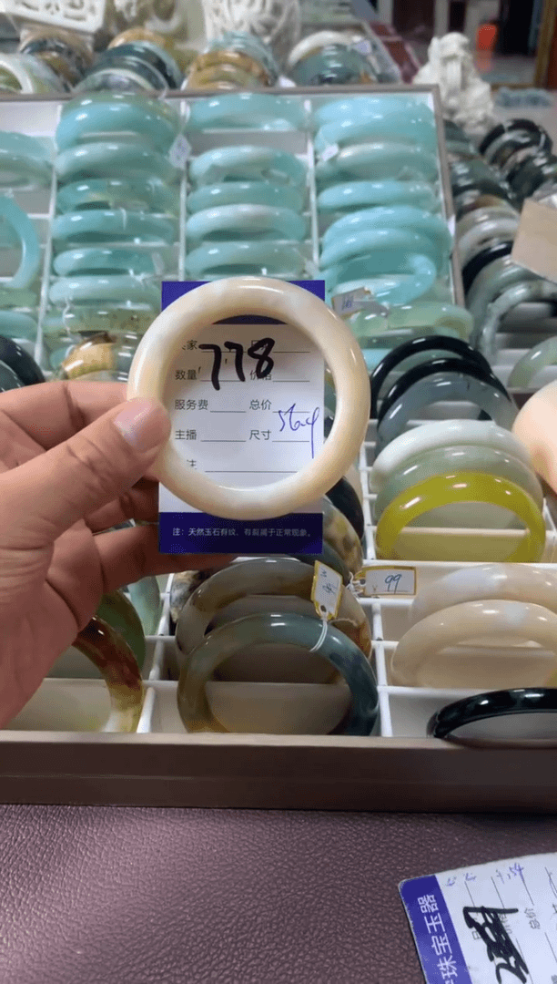 【闪购商品】蛇纹石玉手镯未镶嵌778