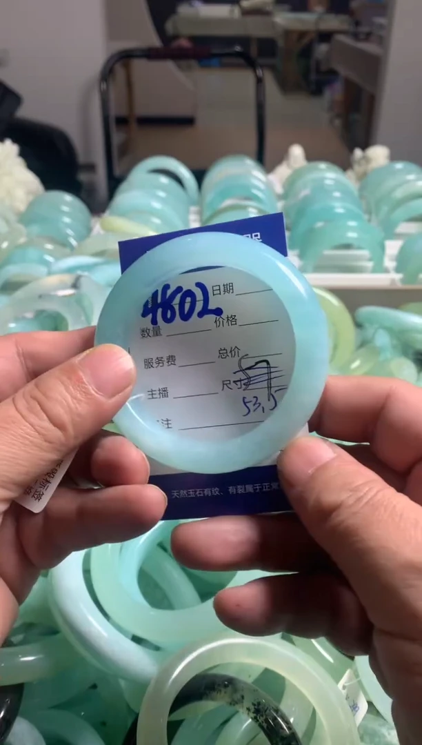 【闪购商品】蛇纹石玉手镯未镶嵌4802