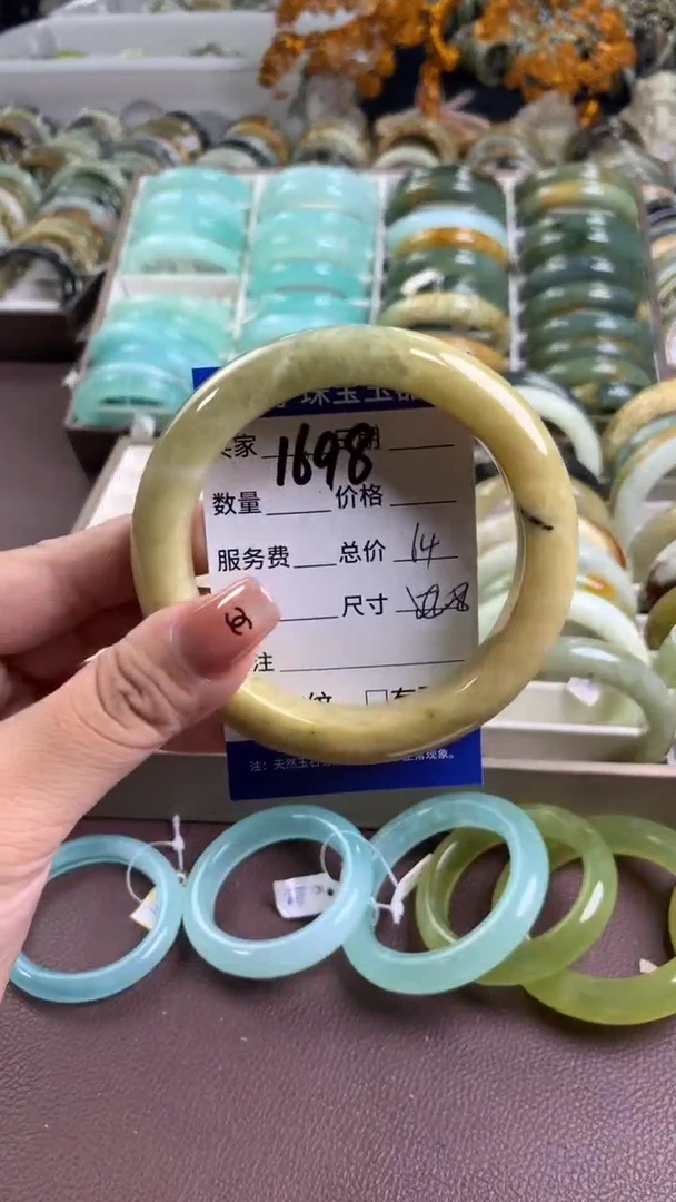 【闪购商品】蛇纹石玉手镯未镶嵌1698
