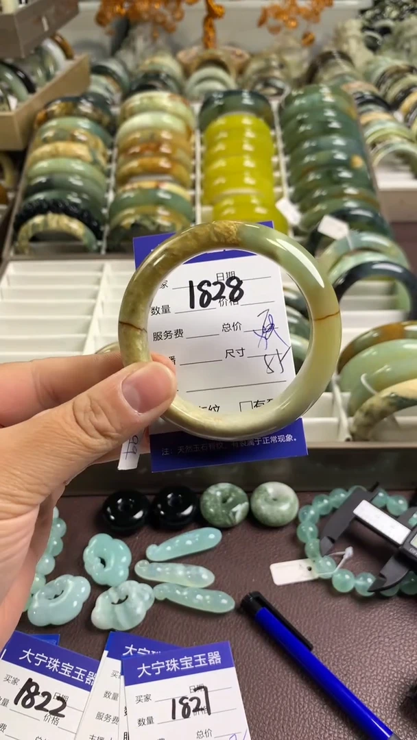 【闪购商品】蛇纹石玉手镯未镶嵌1828