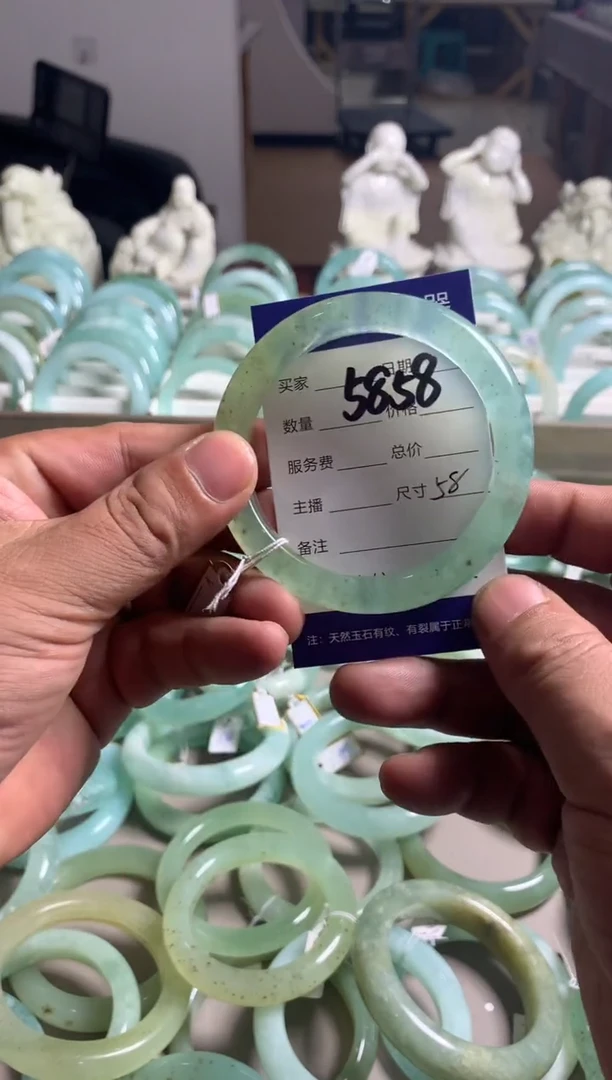 【闪购商品】蛇纹石玉手镯未镶嵌5858