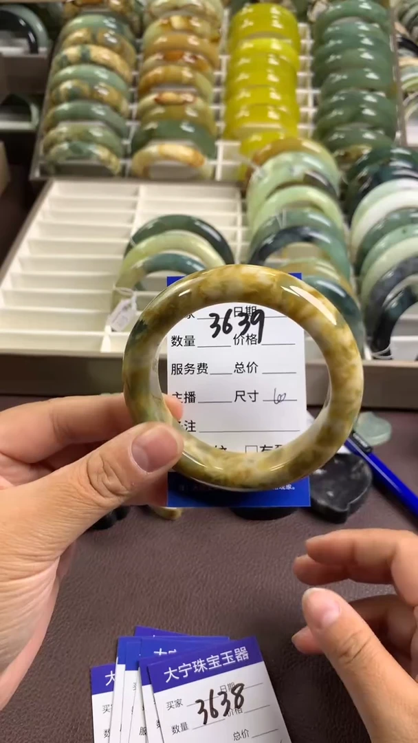 【闪购商品】蛇纹石玉手镯未镶嵌3639