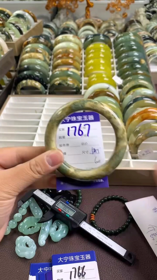 【闪购商品】蛇纹石玉手镯未镶嵌1767