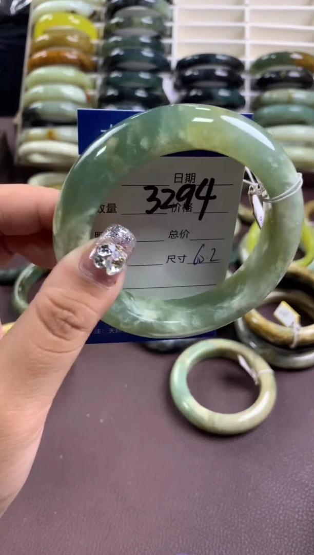 【闪购商品】蛇纹石玉手镯未镶嵌3294