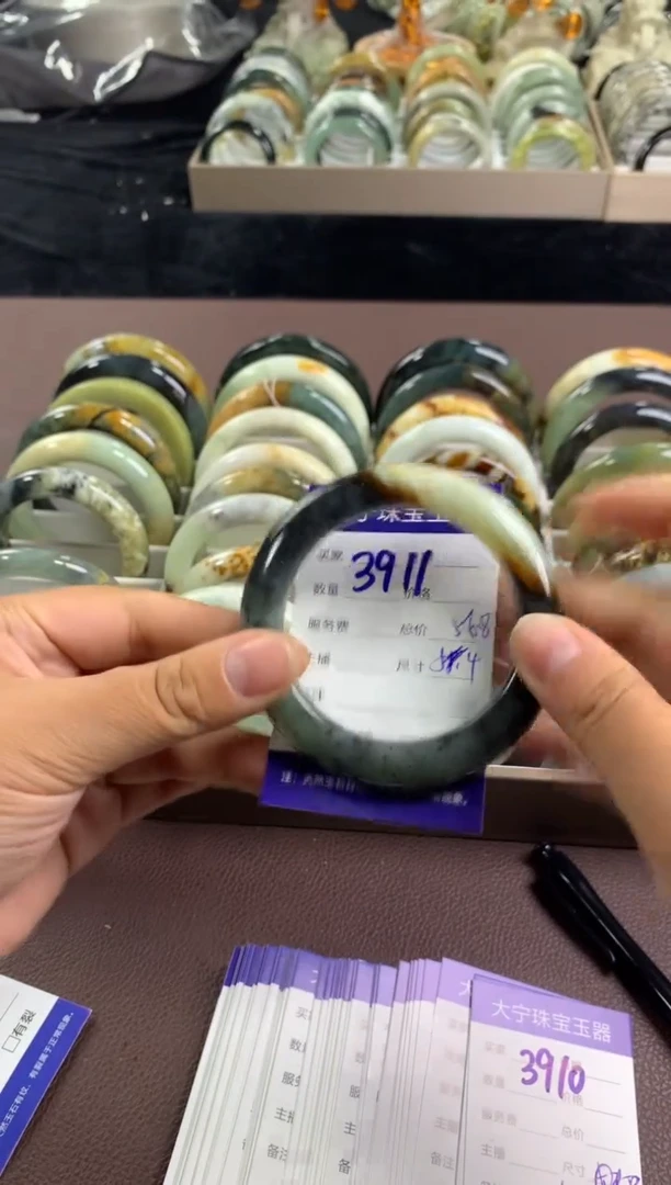 【闪购商品】蛇纹石玉手镯未镶嵌3911