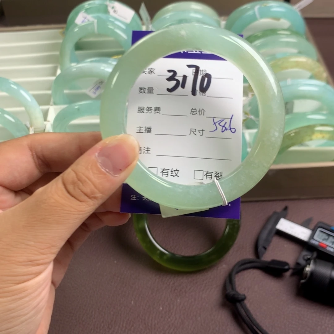 蛇纹石玉手镯未镶嵌3170