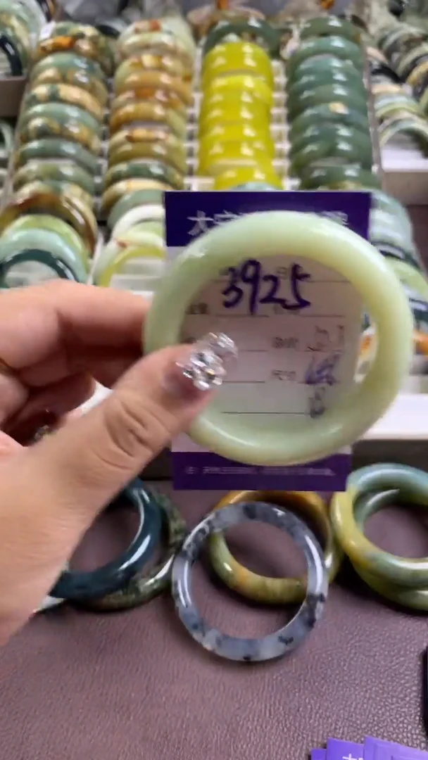 【闪购商品】蛇纹石玉手镯未镶嵌3925