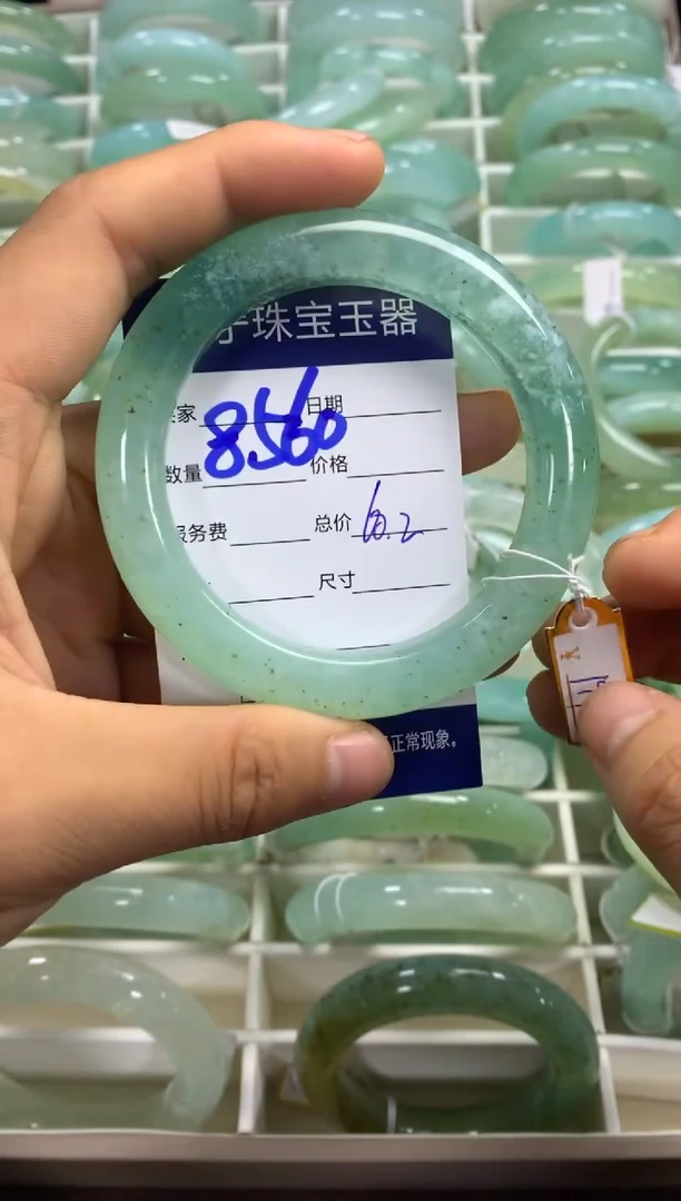 【闪购商品】蛇纹石玉手镯未镶嵌8560