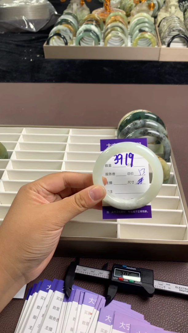 【闪购商品】蛇纹石玉手镯未镶嵌3919