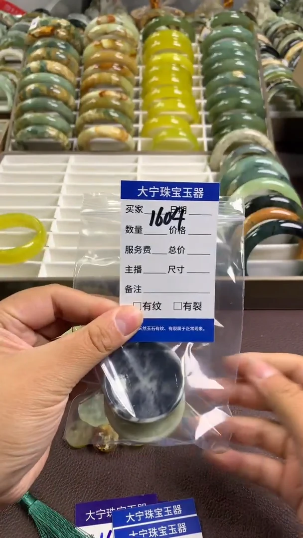 【闪购商品】蛇纹石玉手镯未镶嵌1604