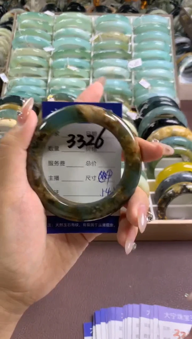 【闪购商品】蛇纹石玉手镯未镶嵌3326