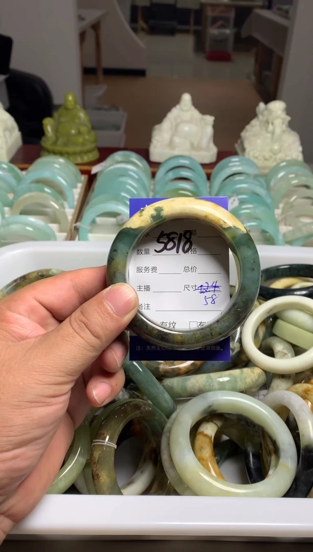 【闪购商品】蛇纹石玉手镯未镶嵌5818