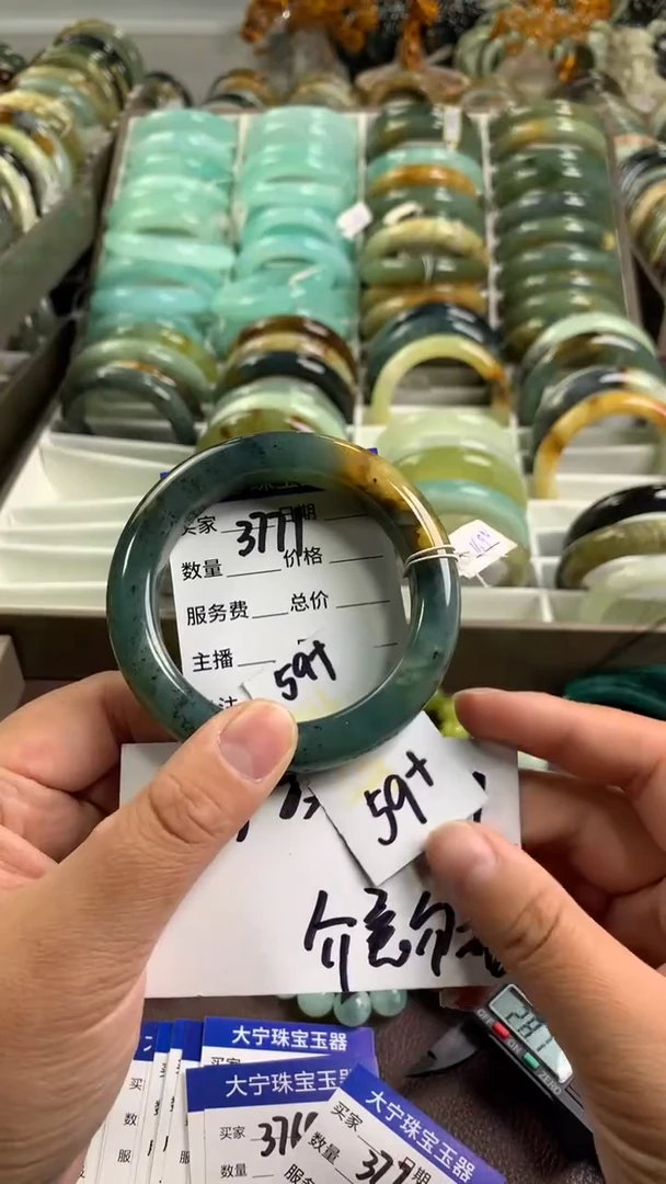【闪购商品】蛇纹石玉手镯未镶嵌3771