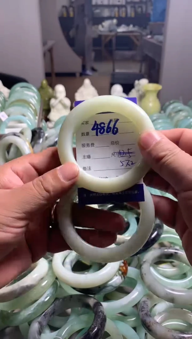 【闪购商品】蛇纹石玉手镯未镶嵌4866
