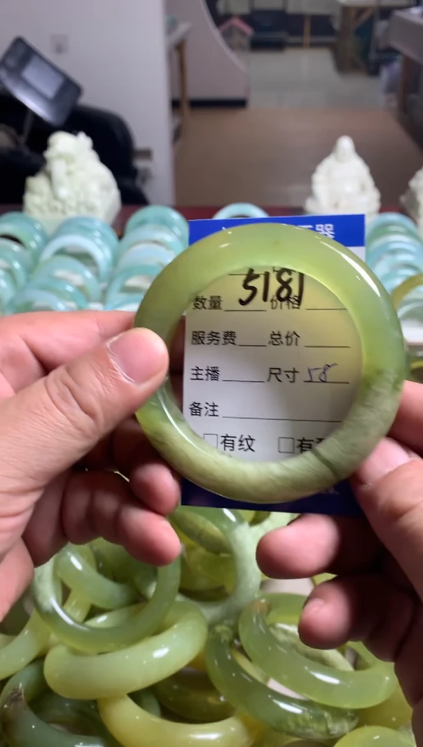 【闪购商品】蛇纹石玉手镯未镶嵌5181