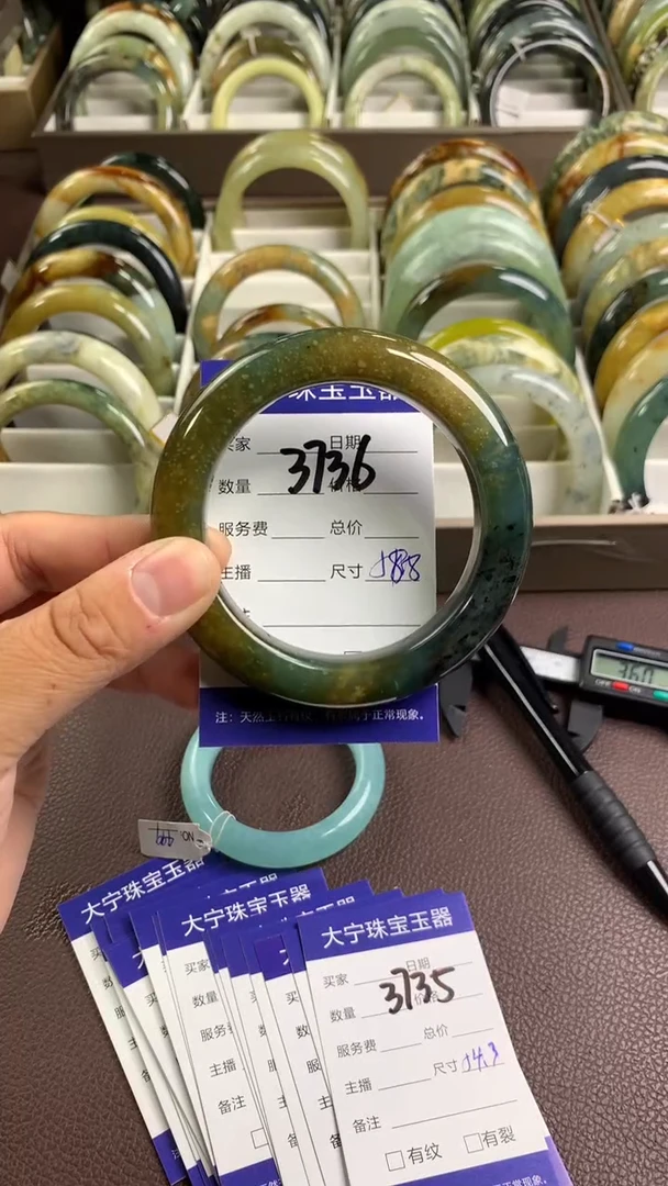 【闪购商品】蛇纹石玉手镯未镶嵌3736