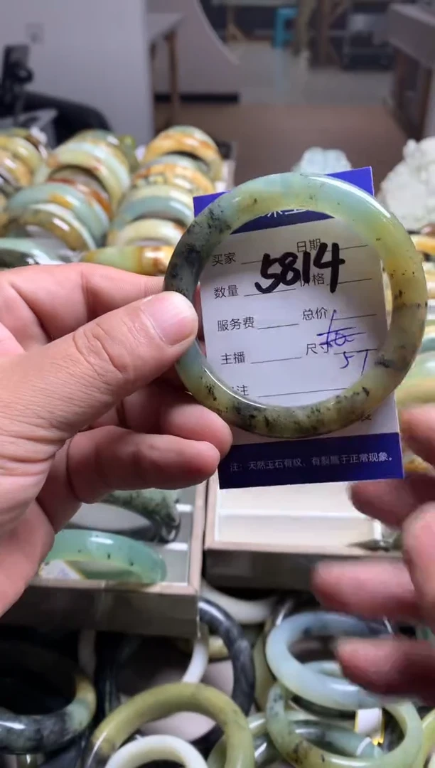 【闪购商品】蛇纹石玉手镯未镶嵌5814
