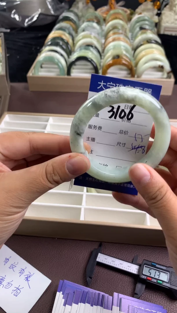 【闪购商品】蛇纹石玉手镯未镶嵌3106