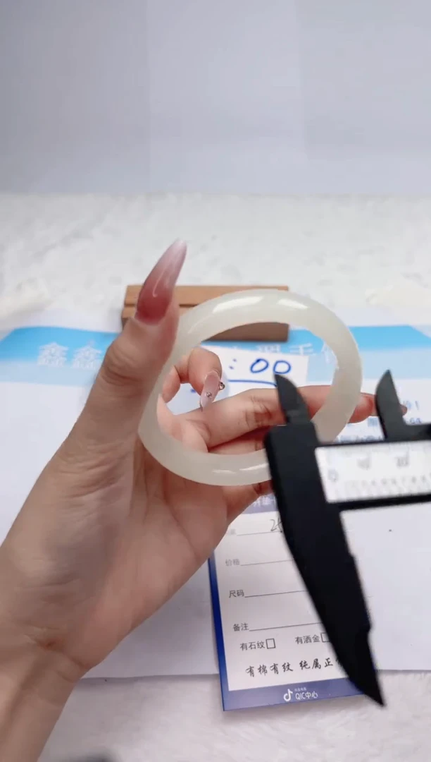 【闪购商品】石英质玉手镯未镶嵌252-64.1