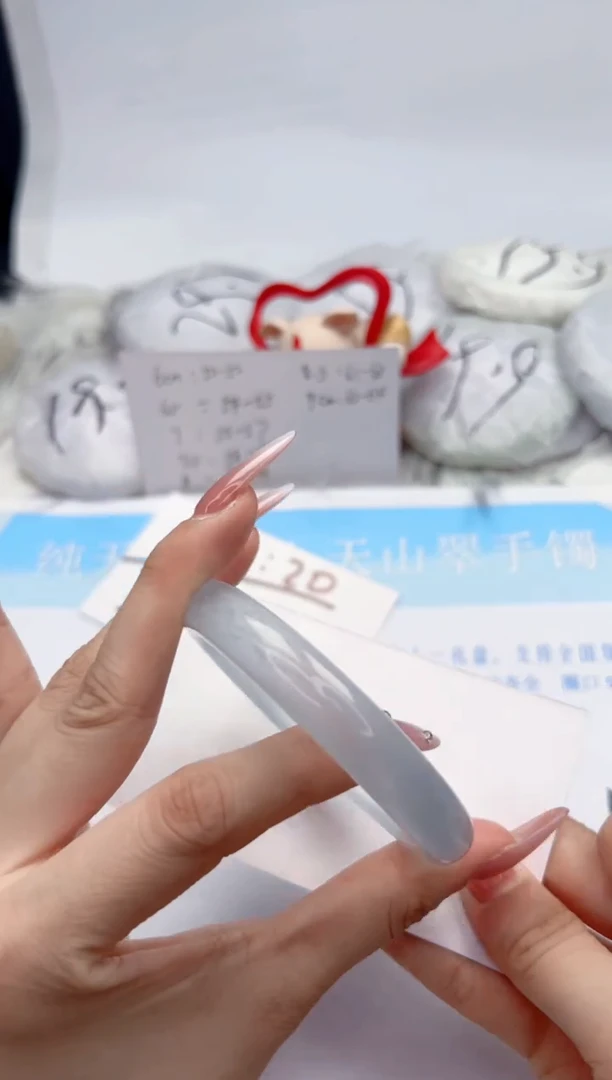 【闪购商品】石英质玉手镯未镶嵌24-57.8