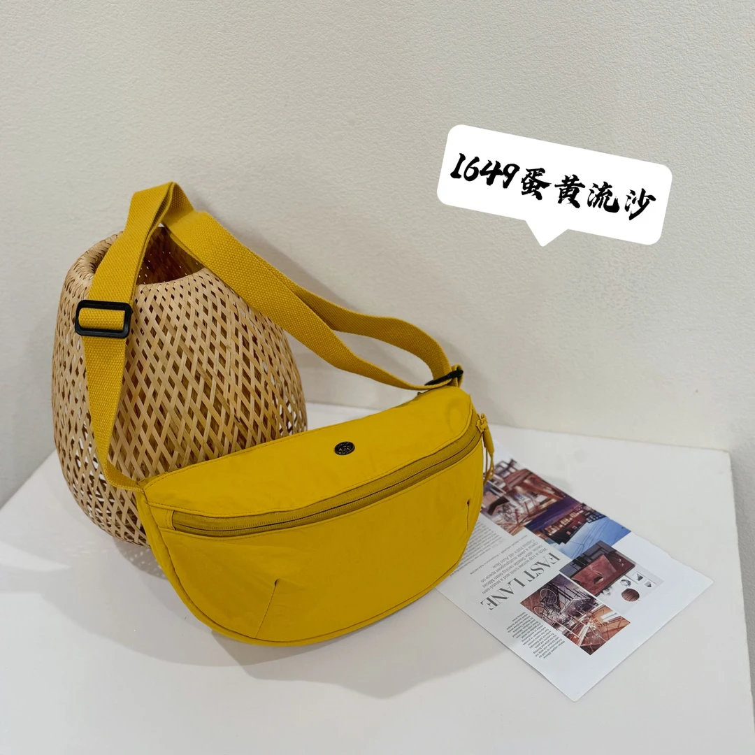 纯色简约布包女士休闲舒服防水腰包外出雅丹背包百搭时尚手机包包