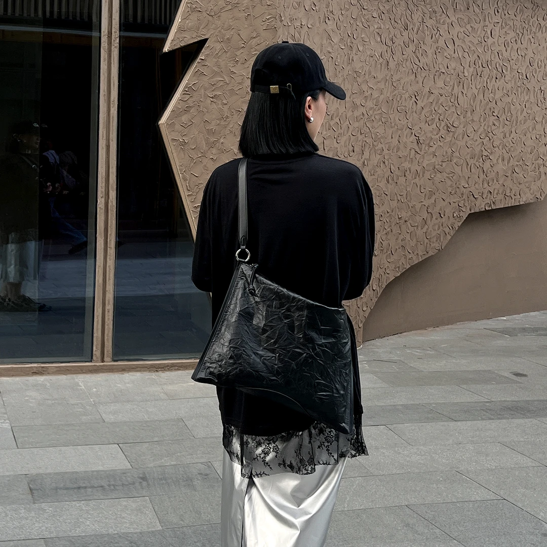 JISHE即奢设计师款褶皱头层牛皮手抓纹信封邮差包单肩斜挎AL1625