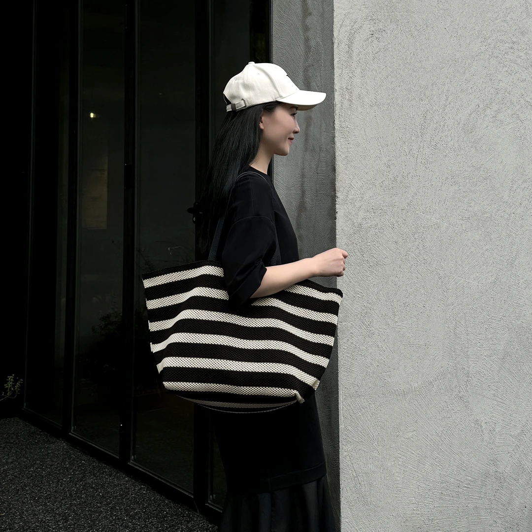 JISHE即奢24C黑白条纹慵懒风轻便度假包