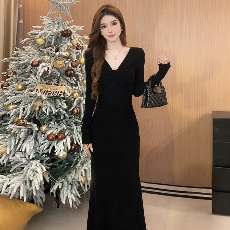 鱼尾包臀连衣裙女秋冬2024新款高级感超好看内搭打底针织长裙H765